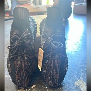 Yeezys size 9.5 bnib
